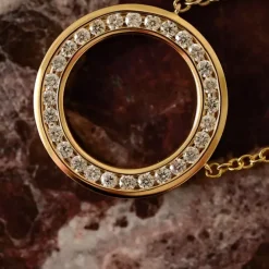 45 cm halskæde med vedhæng i 14 karat guld 0,504 ct