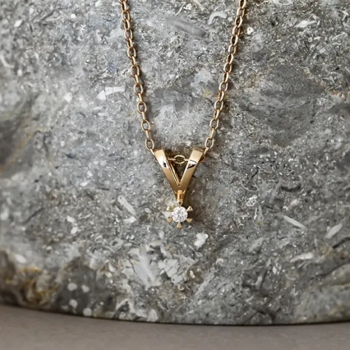 0,05 ct lab grown diamant vedhæng i 14 karat guld 0,05 ct