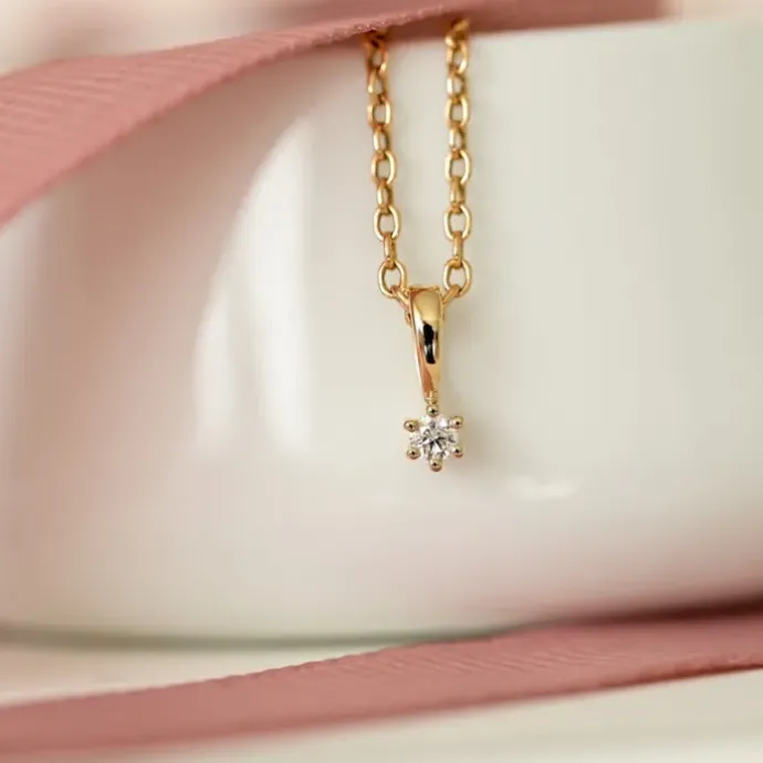 0,05 ct lab grown diamant vedhæng i 14 karat guld 0,05 ct