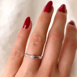 0,10 ct solitairering i 14 karat hvidguld