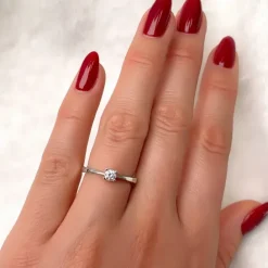 0,20 ct solitairering i 14 karat hvidguld