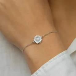 10 mm marguerit ankerarmbånd i rhodineret sølv med margueritvedhæng i sølv - Matilda