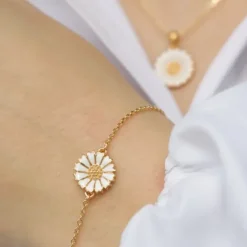 11 mm marguerit ankerarmbånd i forgyldt sølv med margueritvedhæng i forgyldt sølv - Marie