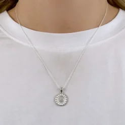 15 mm marguerit halskæde i sølv - Marie