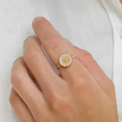 12 mm marguerit lilla ring i forgyldt sølv - Marie