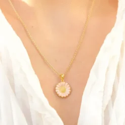 14,5 mm marguerit pink vedhæng i forgyldt sølv - Marie