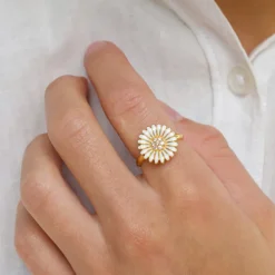 14 mm marguerit ring i forgyldt sølv - Matilda