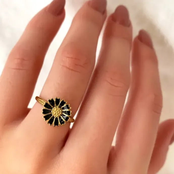 12 mm marguerit sort ring i forgyldt sølv - Marie
