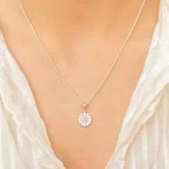12 mm marguerit vedhæng i rhodineret sølv - Marie