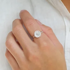 11 mm marguerit zirkon ring i sølv - Matilda