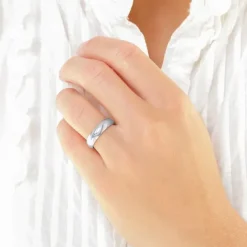 5 mm vielsesring i 9 karat hvidguld