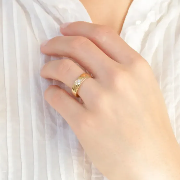 5 mm vielsesring i 9 karat guld 0,008 ct og 0,02 ct