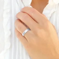 5 mm vielsesringe i 9 karat hvidguld 0,03 ct - sæt
