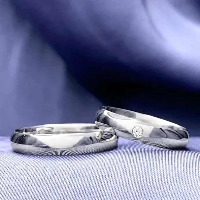 4 mm vielsesringe i 9 karat hvidguld 0,03 ct - sæt
