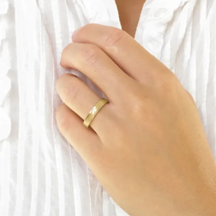 4 mm vielsesringe i 14 karat guld 0,03 ct - sæt