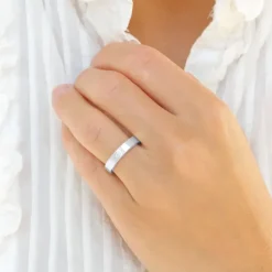 4 mm vielsesringe i 9 karat hvidguld 0,03 ct - sæt