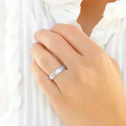5 mm vielsesringe i 9 karat hvidguld 0,03 ct - sæt
