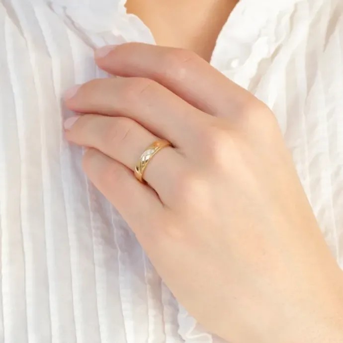 4 mm vielsesringe i 9 karat guld 0,008 ct og 0,015 ct - sæt