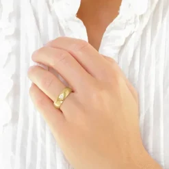 6 mm vielsesringe i 9 karat guld 0,03 ct - sæt