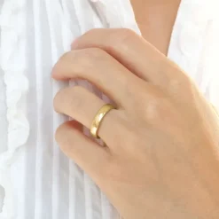 4 mm vielsesringe i 14 karat guld 0,03 ct - sæt