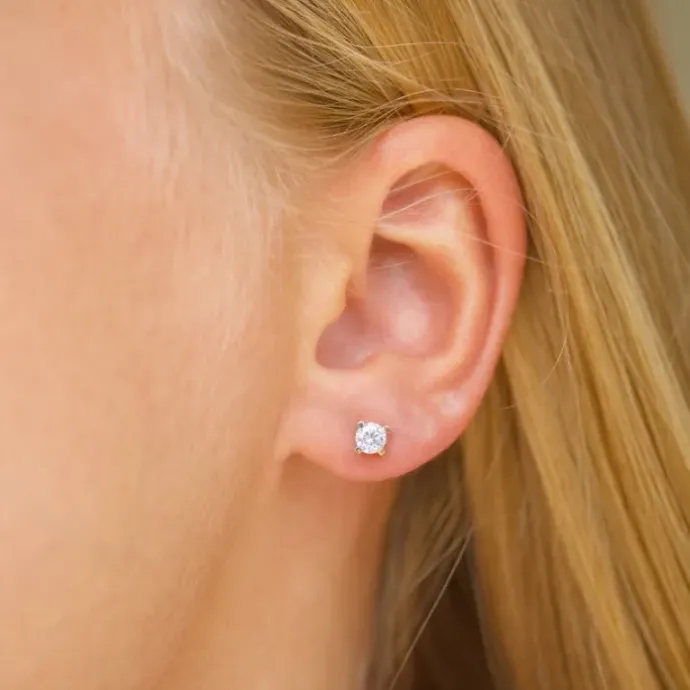 4 mm zirkon ørestikker i 9 karat guld med zirkon