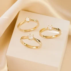 4,7 mm zirkon solitairering i 9 karat guld