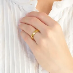 5 og 4 mm diamant vielsesringe i 9 karat guld 0,008 ct og 0,015 ct ct - sæt