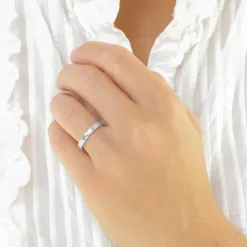 4 og 3 mm diamant vielsesringe i 9 karat hvidguld - sæt