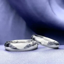 5 og 4 mm vielsesringe i 9 karat hvidguld 0,03 ct - sæt