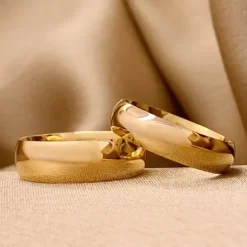 6 og 5 mm vielsesringe i 9 karat guld - sæt
