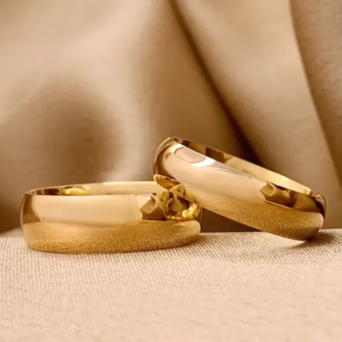 6 og 5 mm vielsesringe i 9 karat guld - sæt