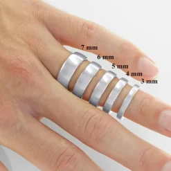 6 og 4 mm vielsesringe i 9 karat hvidguld 0,03 ct - sæt
