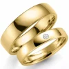 5 og 4 mm vielsesringe i 14 karat guld 0,03 ct - sæt