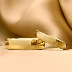 6 og 4 mm vielsesringe i 9 karat guld - sæt