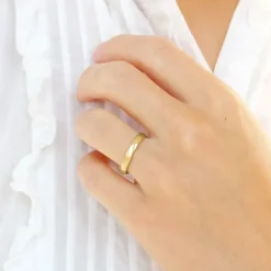 4 og 3 mm vielsesringe i 9 karat guld - sæt