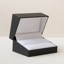 5 og 4 mm vielsesringe i 9 karat hvidguld 0,03 ct - sæt