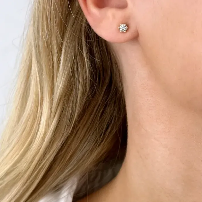 2 x 0,30 ct lab grown diamant solitaireørestikker i 14 karat guld med lab grown diamant