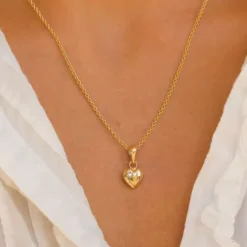 8,5 x 10 mm hjerte vedhæng i 8 karat guld