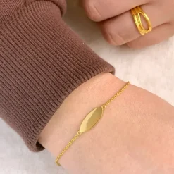 Armbånd i forgyldt sølv med vedhæng i forgyldt sølv