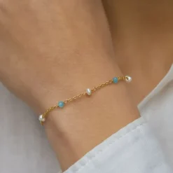Blå calcedon armbånd i forgyldt sølv x 4 mm