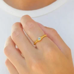 Blå krystal ring i forgyldt sølv
