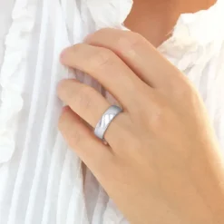 Blank 6 mm vielsesring i 9 karat hvidguld