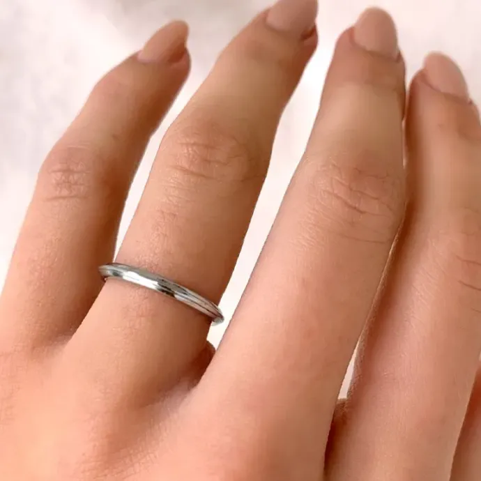 Blank smal ring i sølv