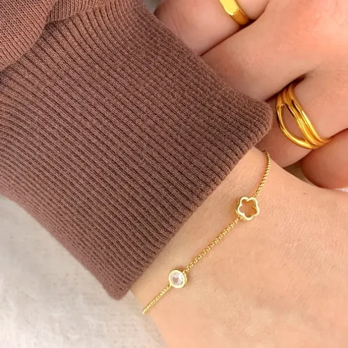 Blomster armbånd i forgyldt sølv med vedhæng i forgyldt sølv