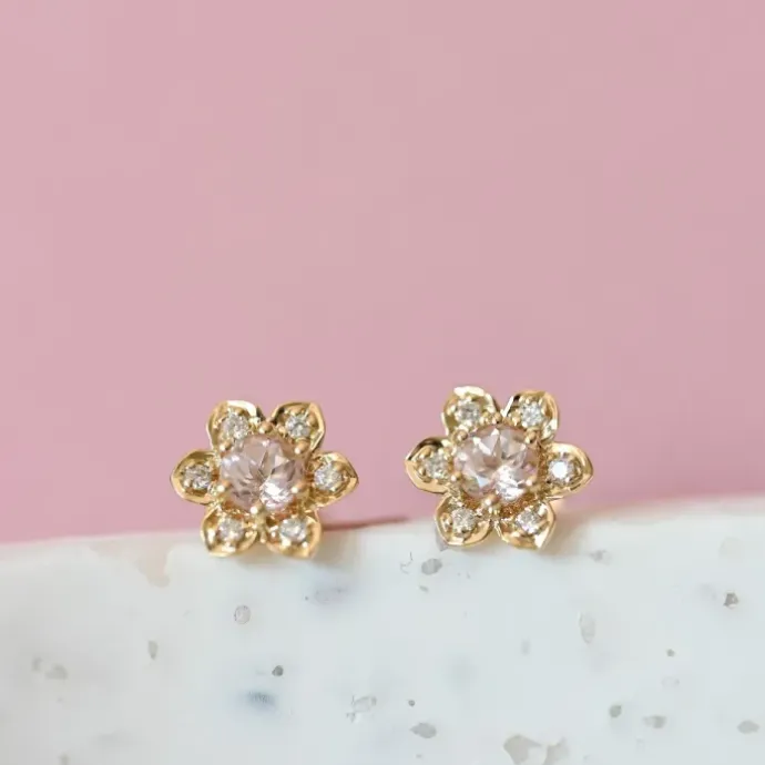 Blomster morganit brillantøreringe i 9 karat guld med morganit og diamant