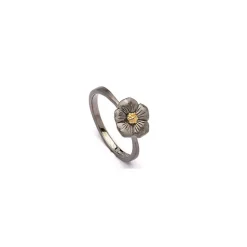 Blomster ring i sort rhodineret sølv