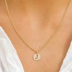Bogstav J vedhæng i 8 karat guld