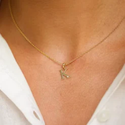 Bogstav K diamant vedhæng i 9 karat guld 0,01 ct