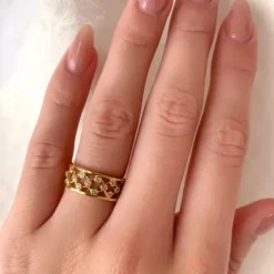 Bred hvid zirkon guldring i 8 karat guld