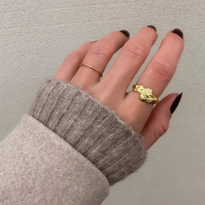 Bred ring i forgyldt sølv